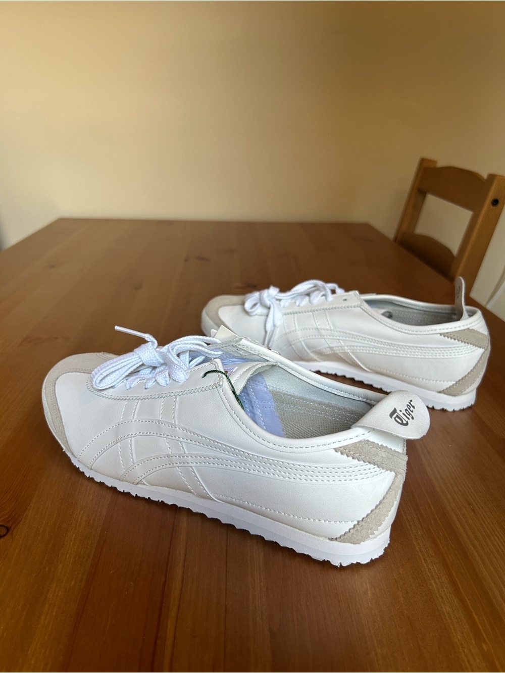 Onitsuka Tiger Men's White and Light Beige Leather Sneakers (NEVER WORN, NWT)